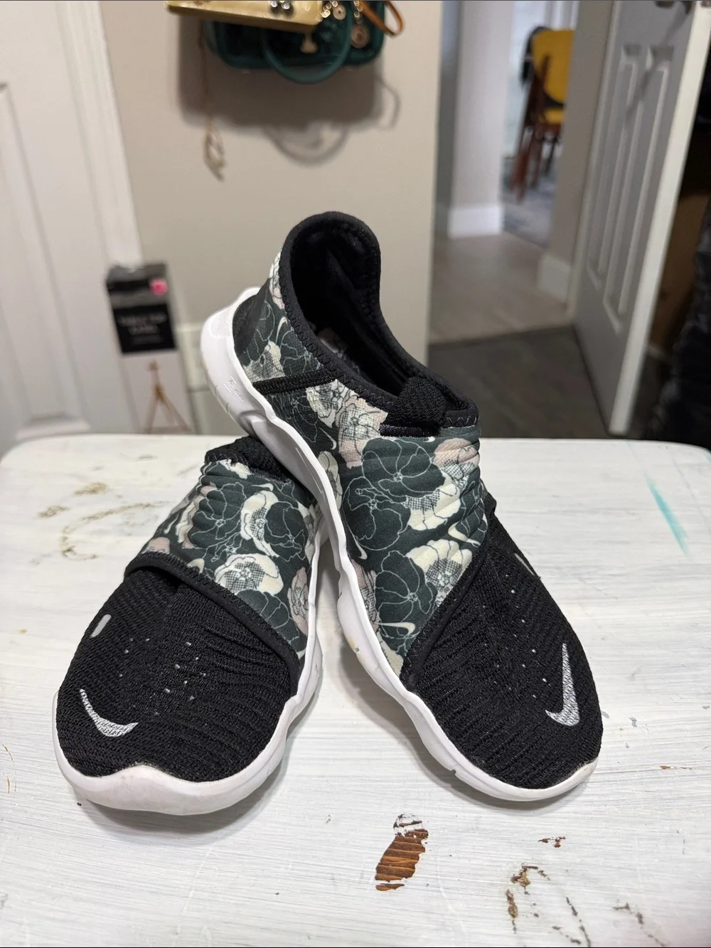 Nike Free RN Flyknit 3.0 sneakers in a black floral colorway size 8